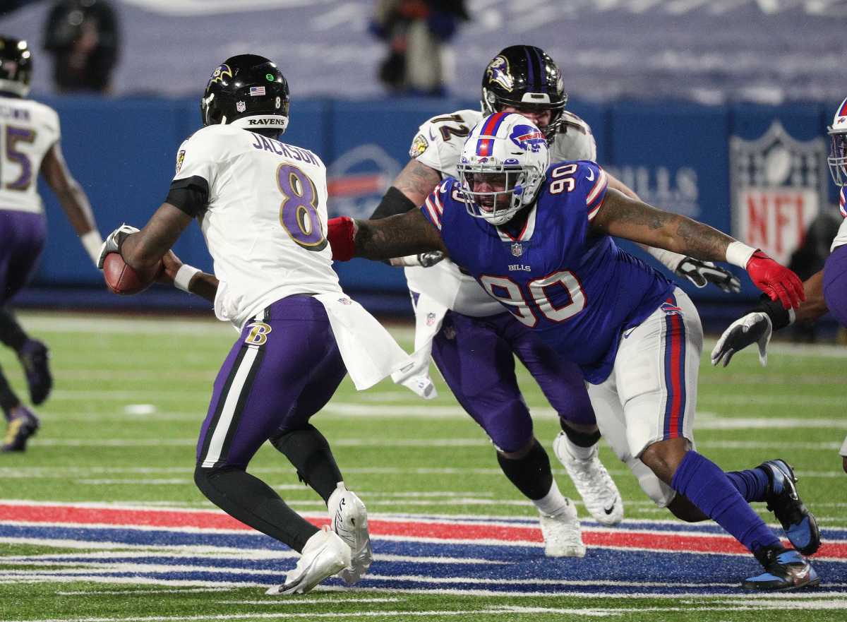 DT Quinton Jefferson pursues Ravens' QB Lamar Jackson in a 2020 AFC Divisional Round game